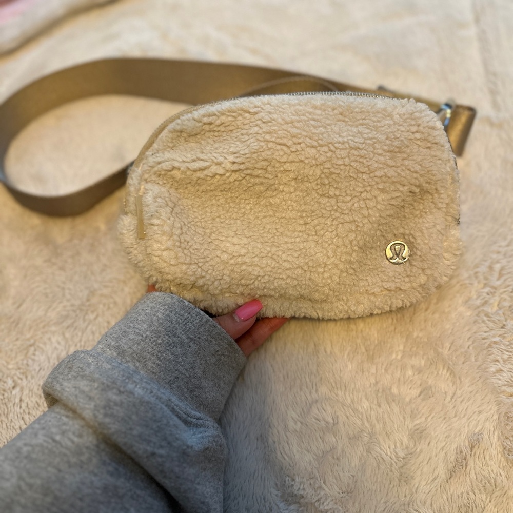 Lululemon Fleece Belt Bag - Cream